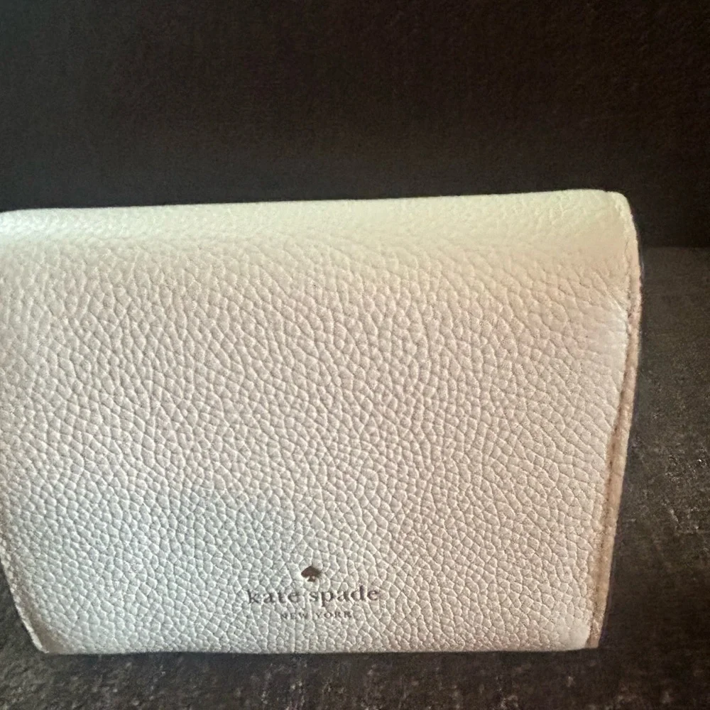 NWT- Kate Spade L- Zip White wallet. In wrapper.